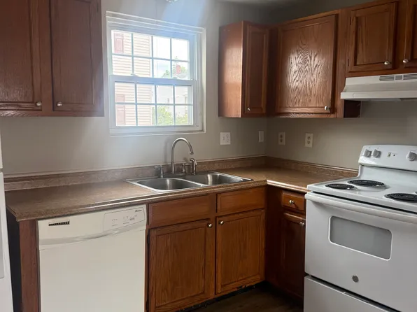 300 Silver St APT 4, Manchester, NH 03103