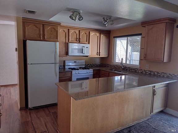 3rd image of 692 Hamilton Drive