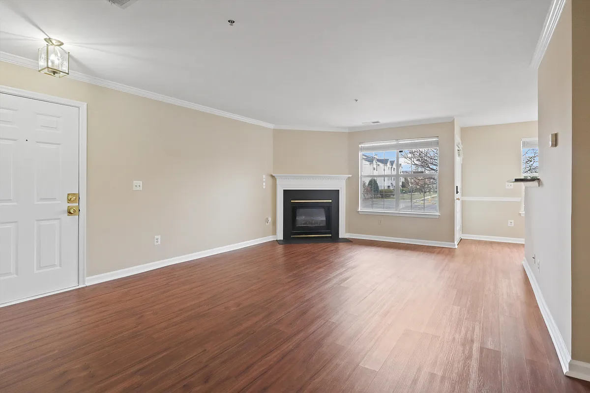 Building Photo - 8058 Lisle Dr #101