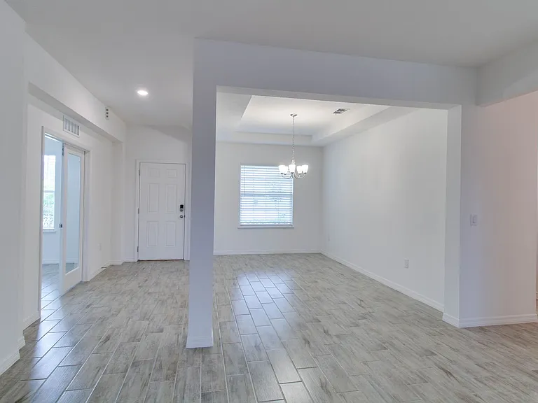 2525 Carriage Pointe Loop — Photo 4