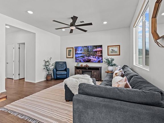 5th image of 228 Hass Ln