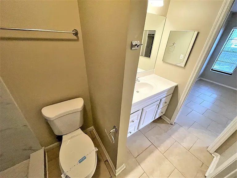 2330 Windsor Oaks Ave — Photo 3