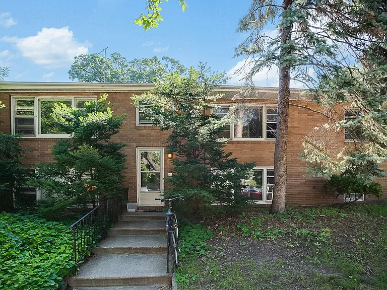 90 Virginia — Photo 1
