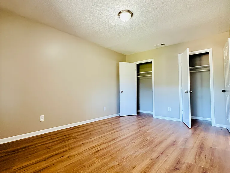 6 Almond Ct #8 — Photo 8