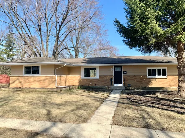 1500 Evergreen St, St Charles, IL 60174