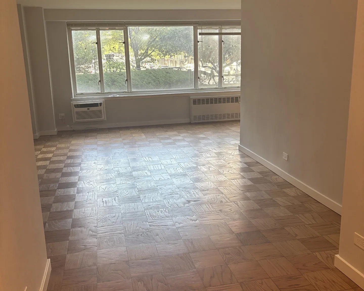 392 Central Park West — Photo 1