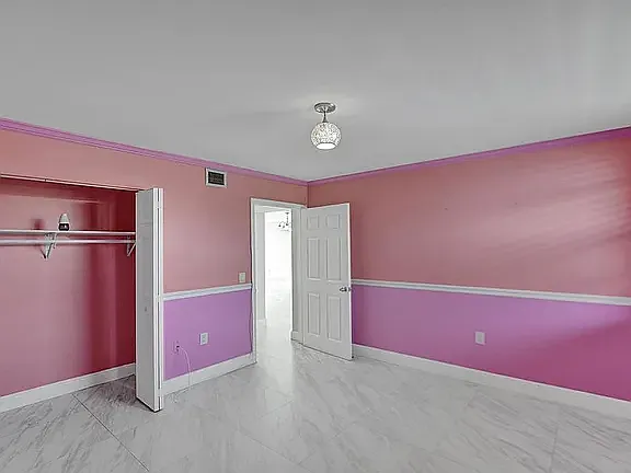 Guest bedroom - repainted now to match rest of the floor