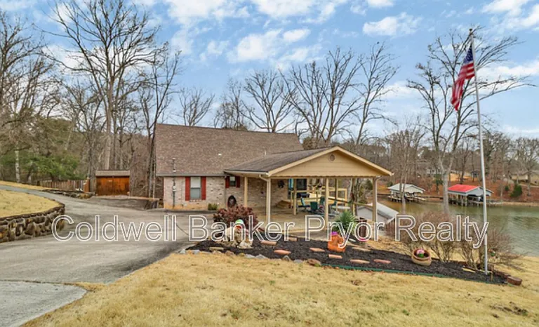 165 Lakeshore Ct — Photo 1