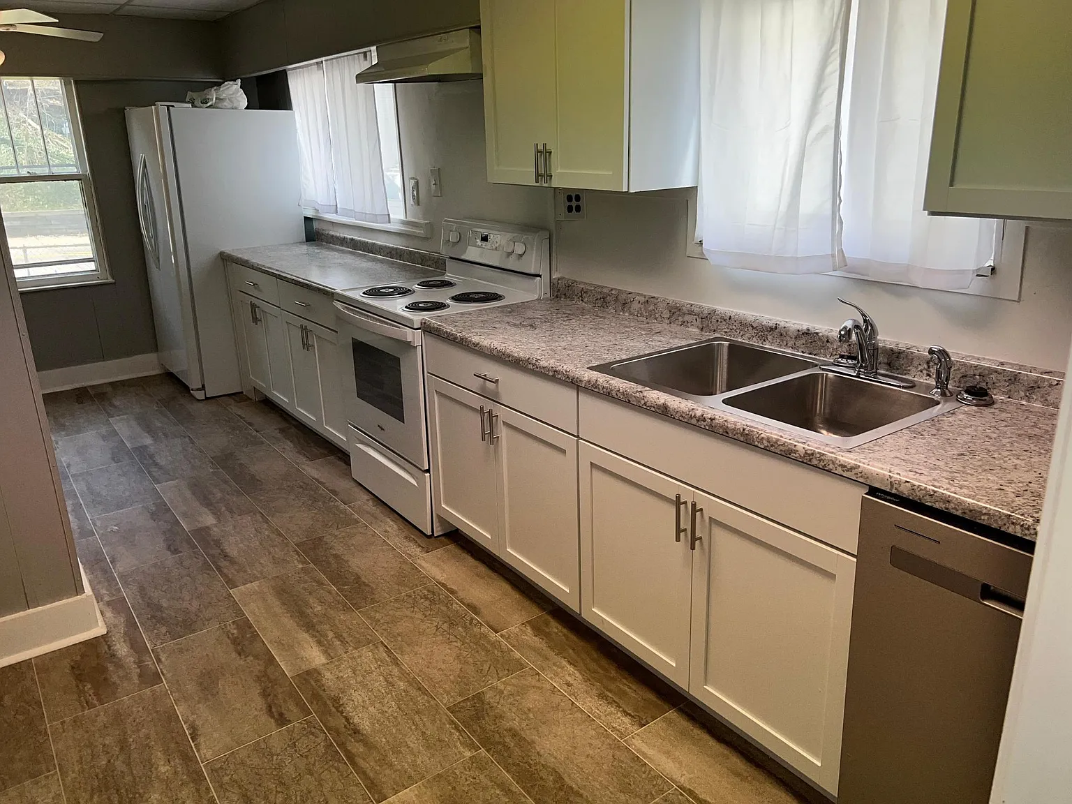 3 bed, 1450 sqft, $2,050 — Photo 4