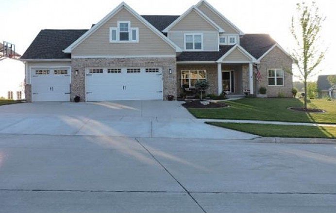 Stunning curb appeal!