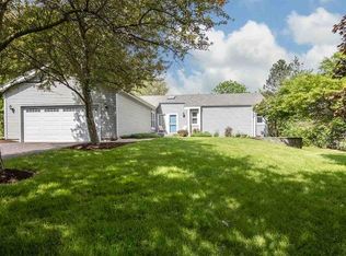 10416 Kings Ct, Roscoe, IL 61073