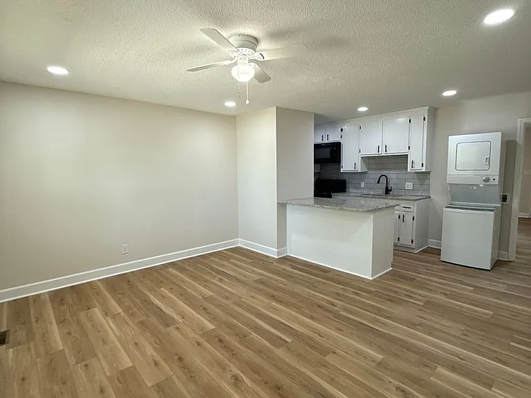 1505 Tilghman Rd N — Photo 2