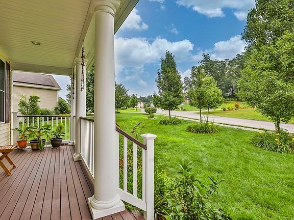 4th image of 26 Diamondback Ave #26