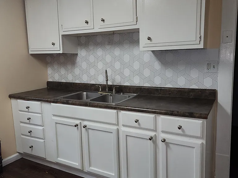 80 Hawthorne Ave #1 — Photo 2