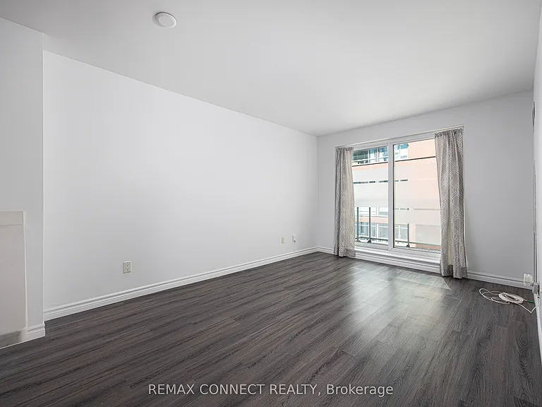 230 King St E #710 — Photo 4