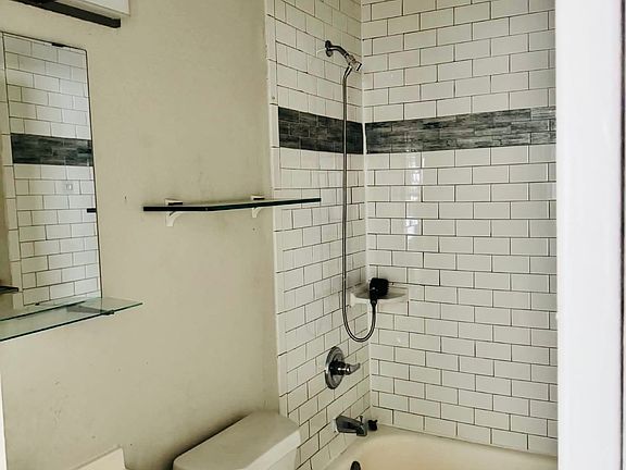 4th image of 707 Mickan St