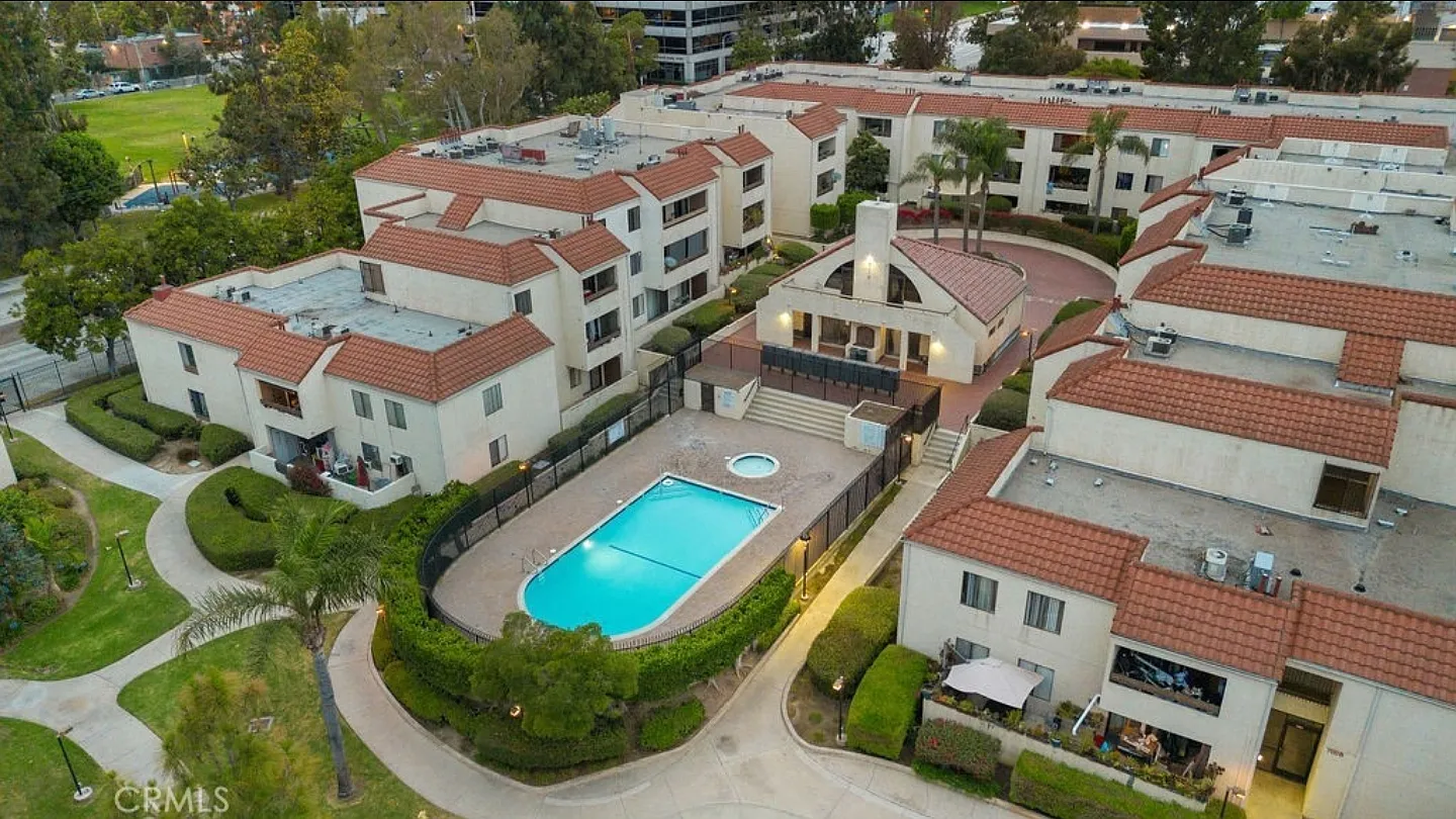 2 bed, 864 sqft, $3,000 — Photo 1