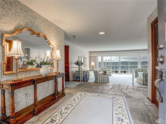 3rd image of 2602 Bridgeview Dr