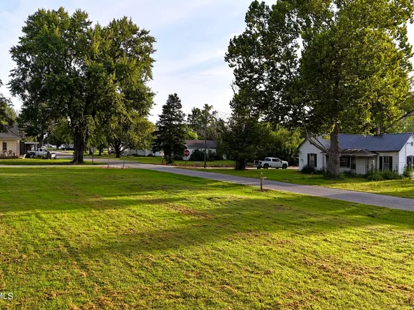 526 E Ohio St, Tipton, MO 65081