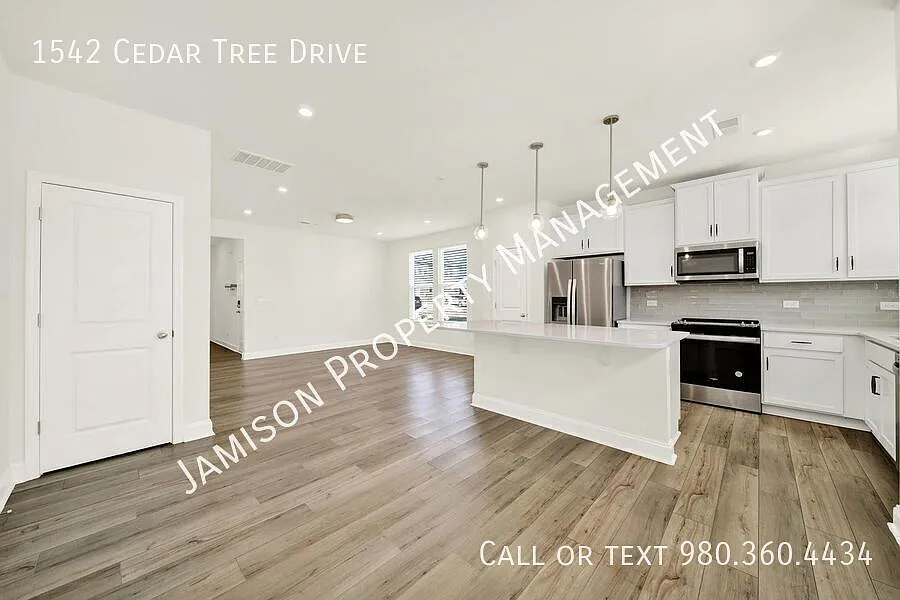 Building Photo - 1542 Cedar Tree Dr