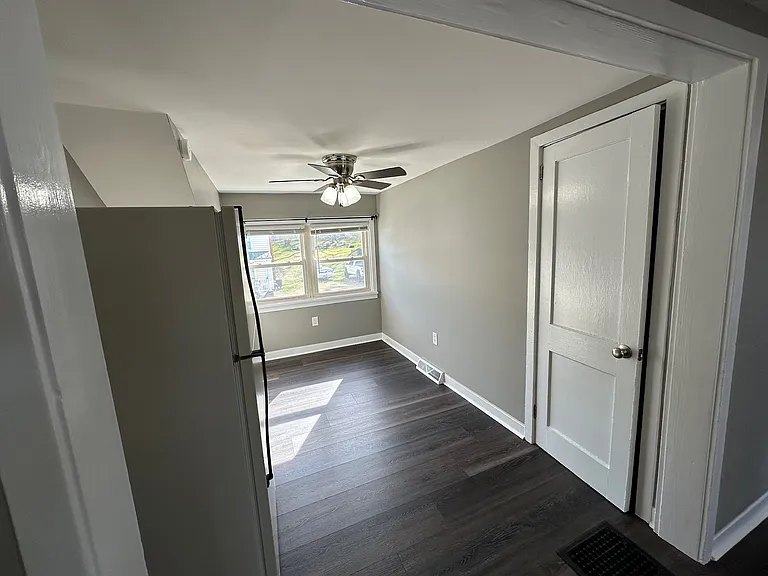 210 Hill St — Photo 9