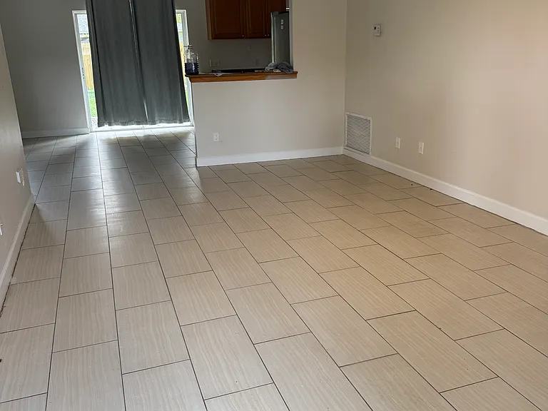 1007 Tiburon Dr — Photo 3
