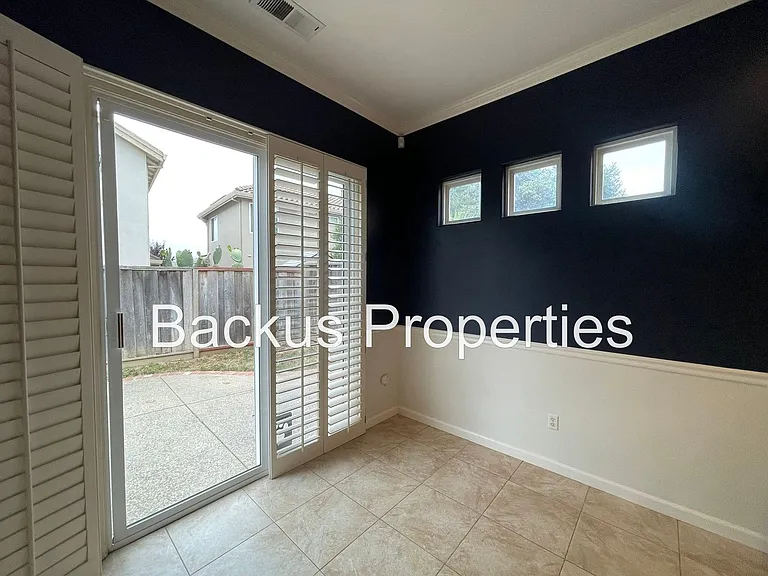 10 Elizabeth Cir — Photo 9