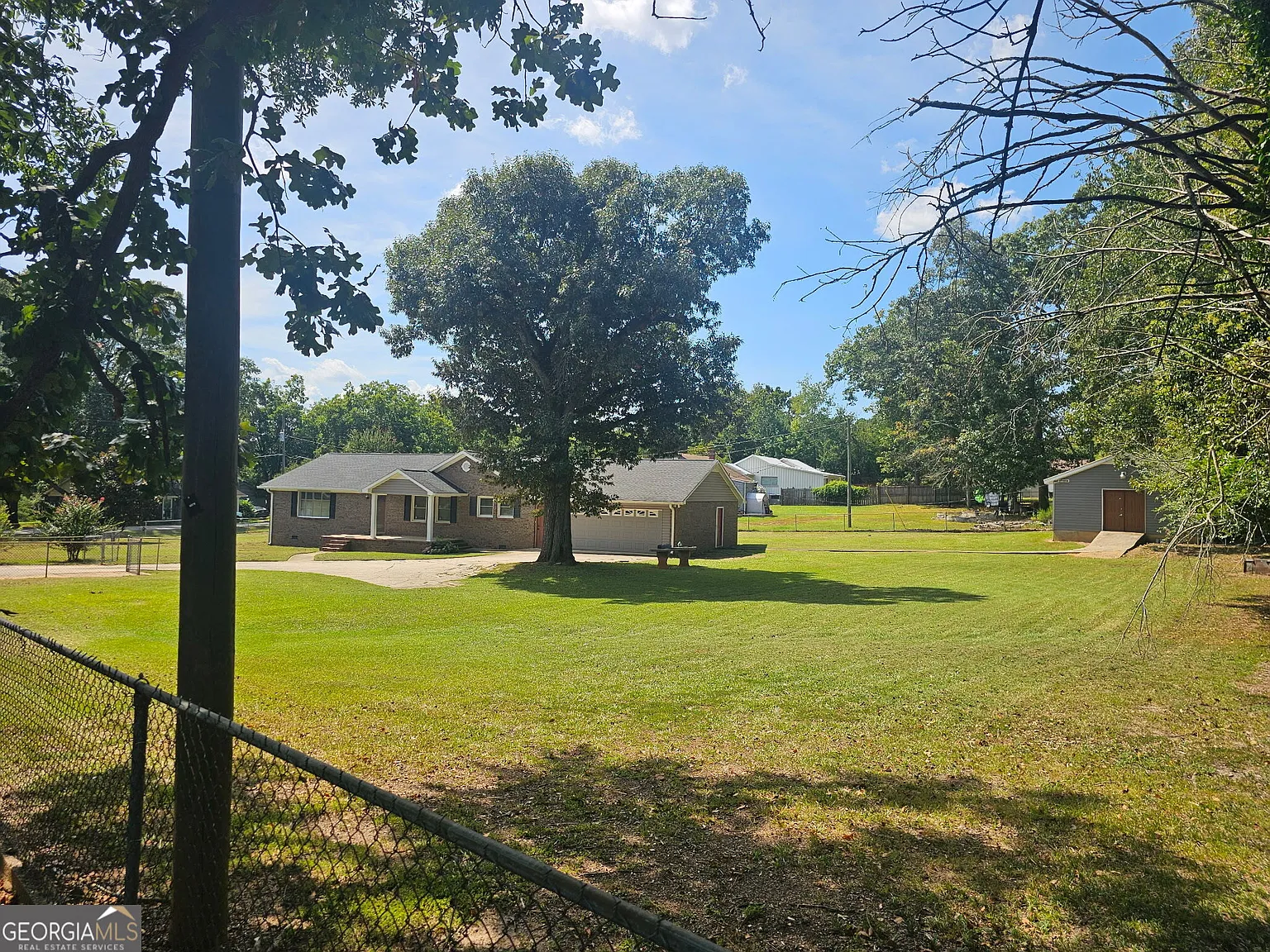 3 bed, 2.0 bath, 1767 sqft, $2,000 — Photo 3