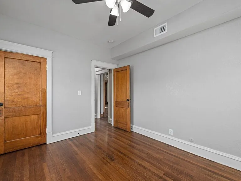 Colonial — Photo 14