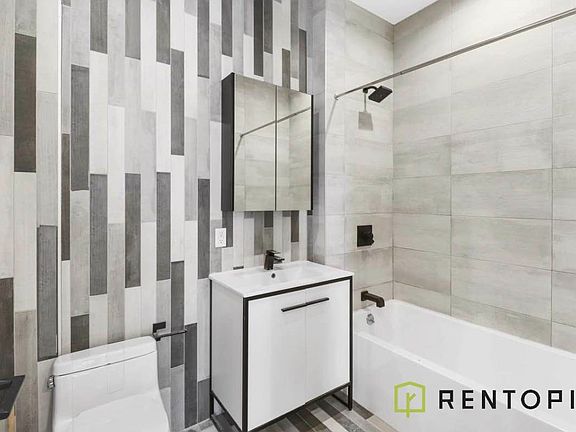 5th image of 924 De Kalb Ave #405A