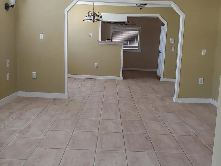 145 N Hackberry Ave — Photo 8