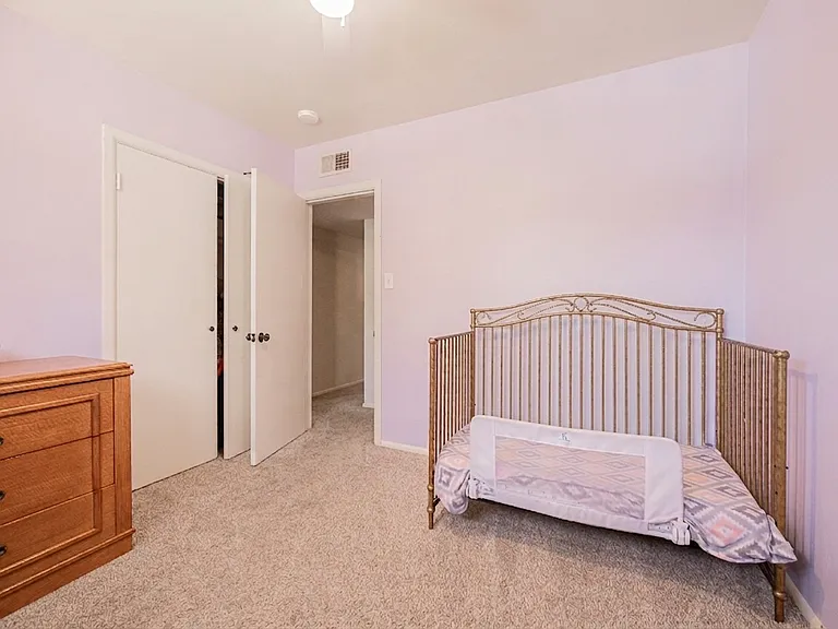 1838 E Hazelwood St — Photo 24