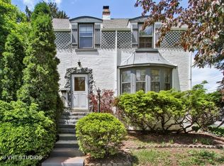 6700 W Harts Rd, Niles, IL 60714