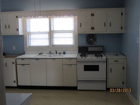 2nd image of 718 Hughes St