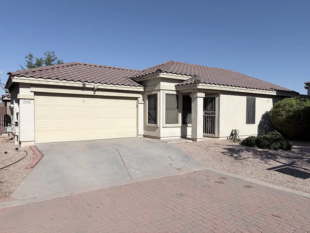 3 bed, 1316 sqft, $1,895 — Photo 1