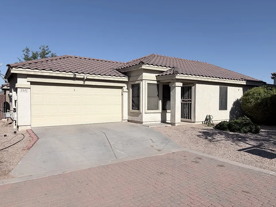 2442 E Hazeltine Way