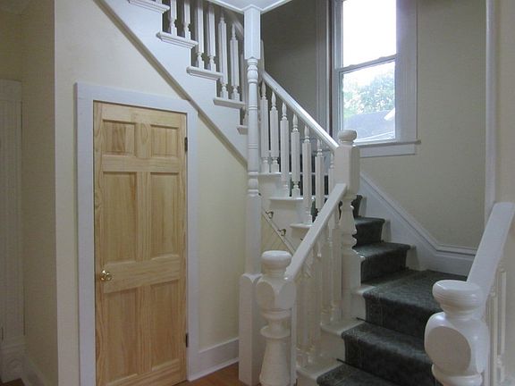 3rd image of 11 College St