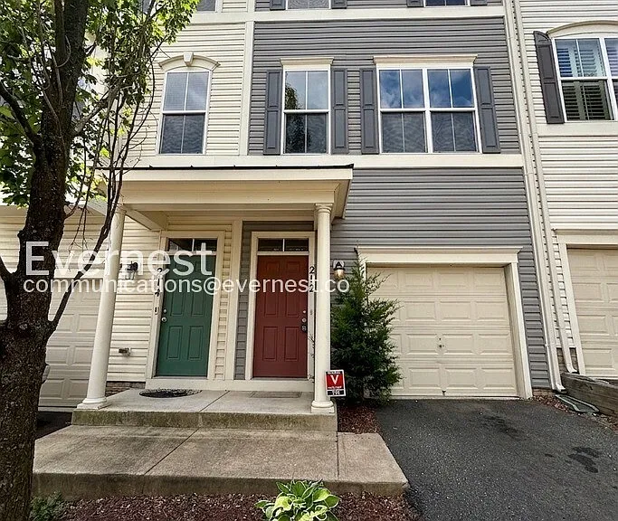 212 Shamrock Dr — Photo 1