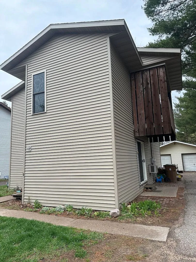 Building Photo - 2724 Soo Marie Ave