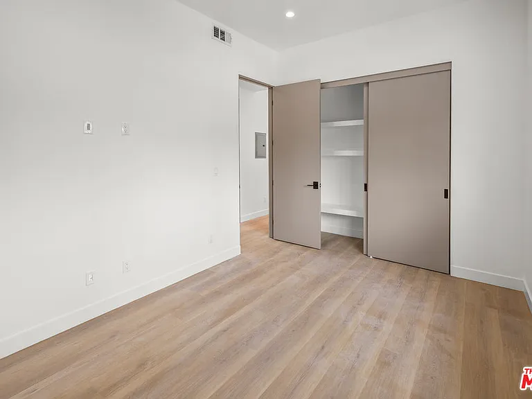 11006 Hortense St #1/2 — Photo 18