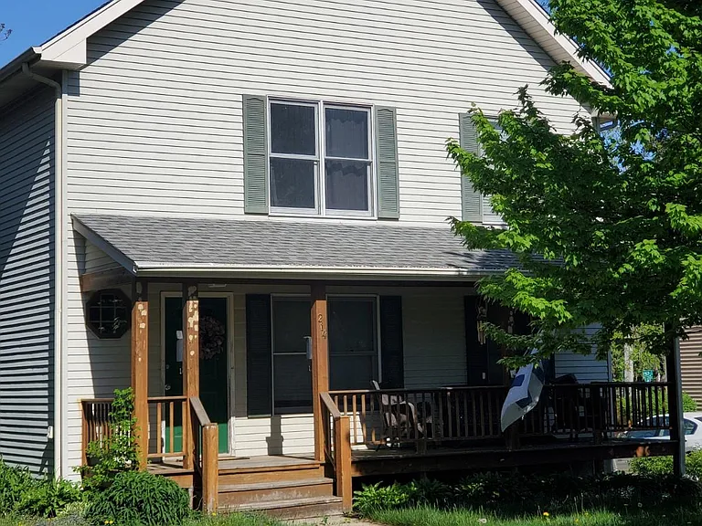 214 N Bothwell St #1 — Photo 1