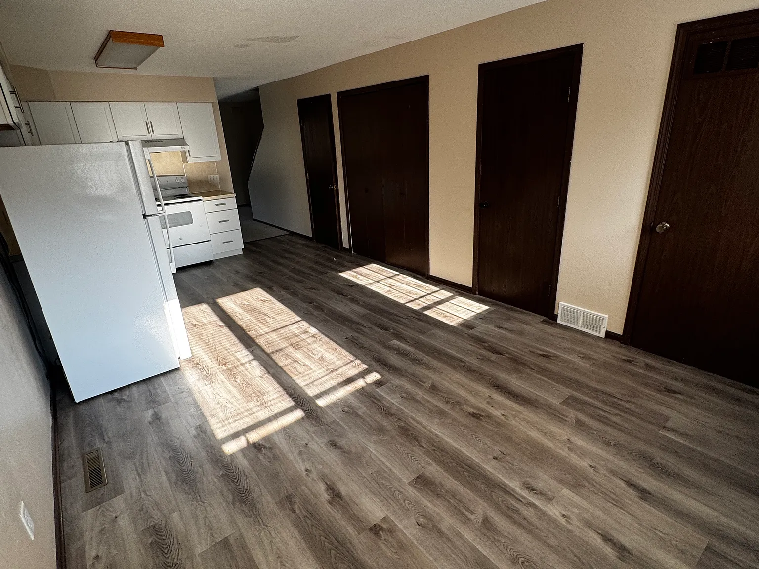 3951 Fairwood Dr — Photo 2