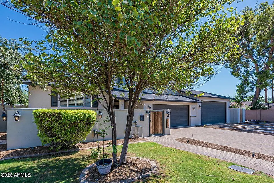 4 bed, 2.5 bath, 2728 sqft, $5,295 — Photo 1