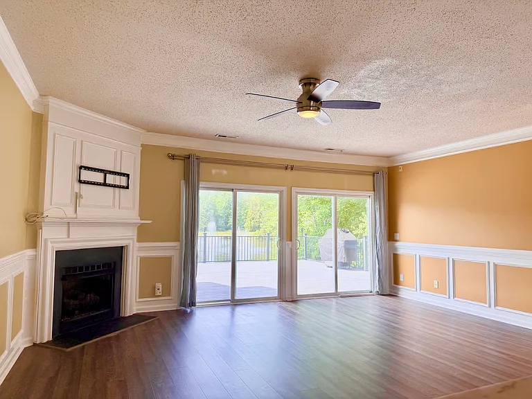 600 Canyon Lake Cir — Photo 4