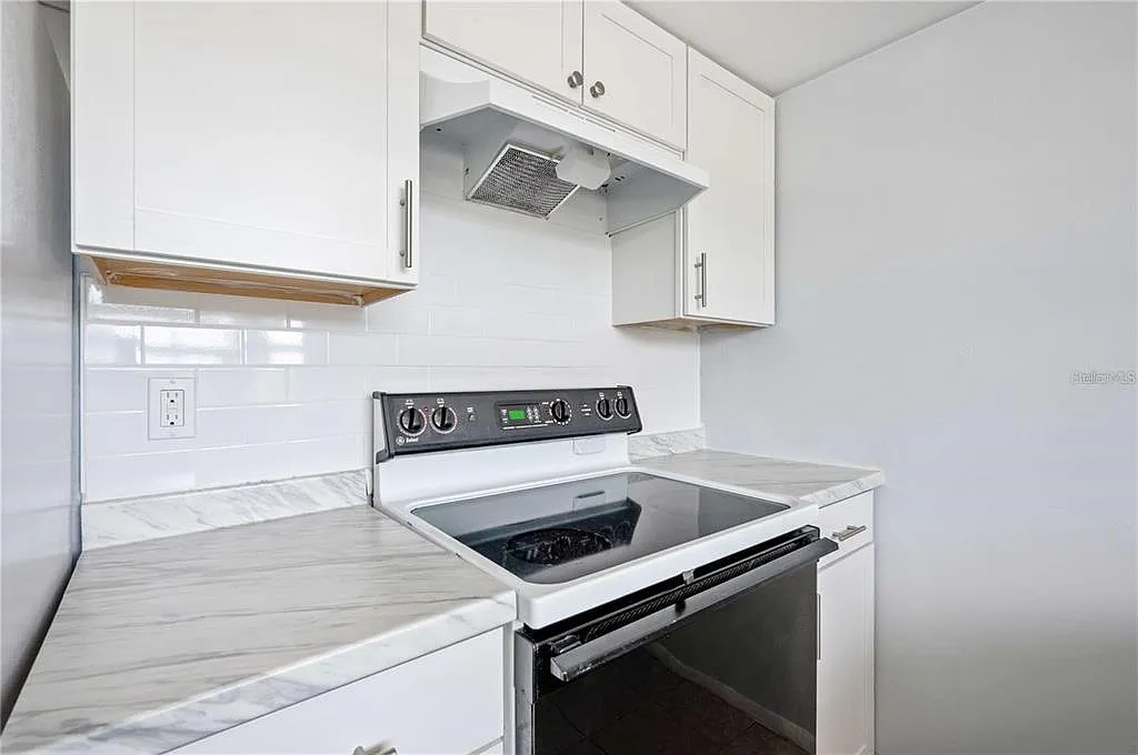 1 bed, 1.0 bath, 642 sqft, $1,300 — Photo 4
