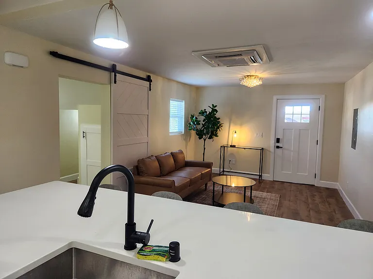 306 Hazeldine Ave SW #6 — Photo 10