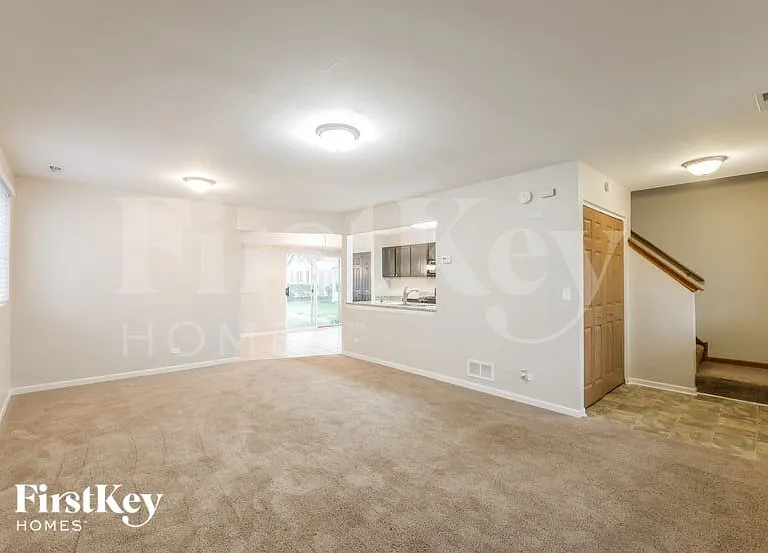 1028 Four Seasons Blvd — Photo 5