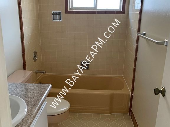 4th image of 125 Lorton Ave #6