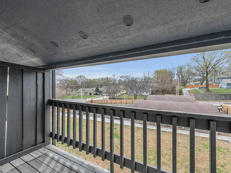 Lakeview Apartments — Photo 12
