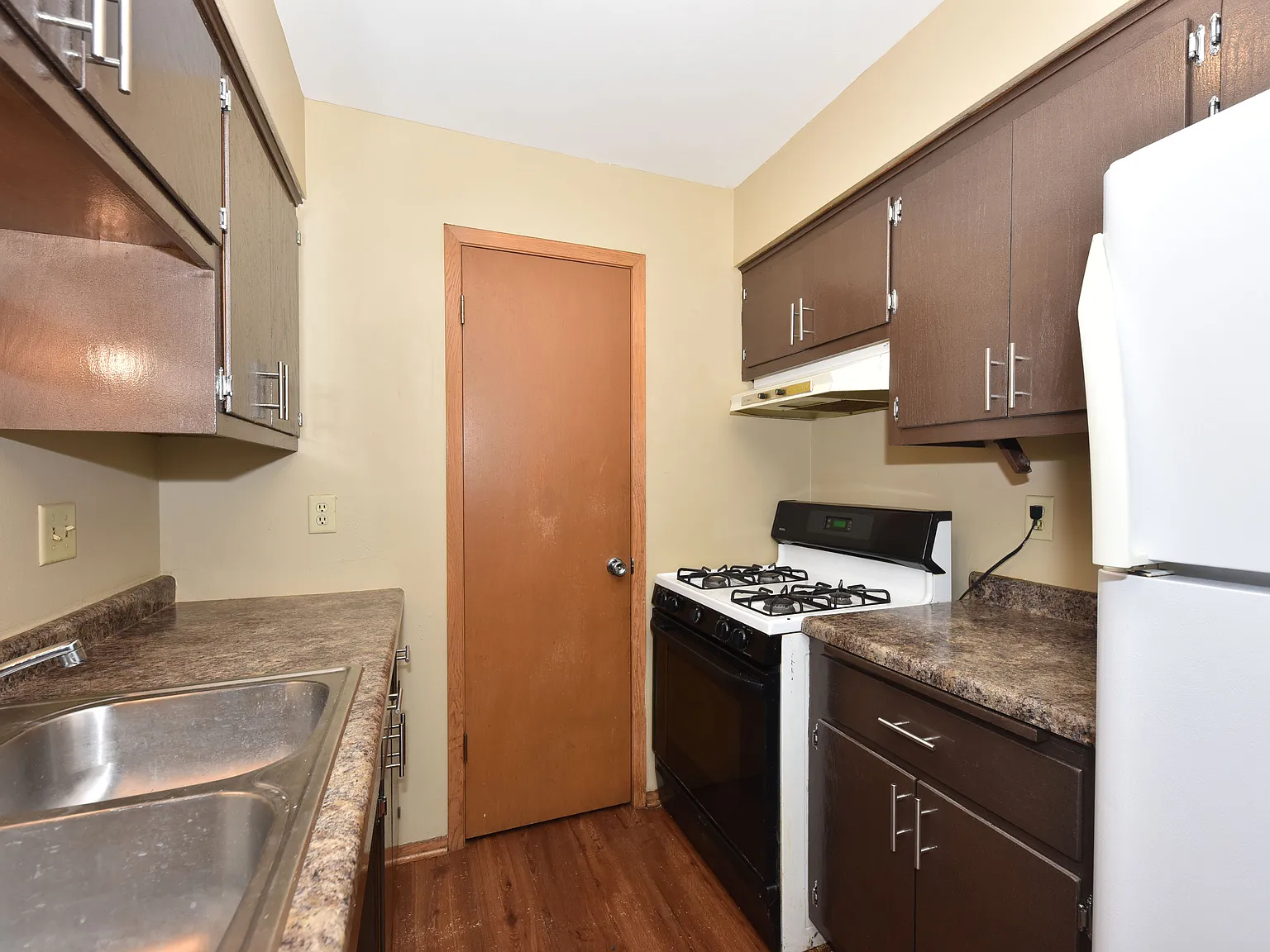 2 bed, 950 sqft, $995 — Photo 3